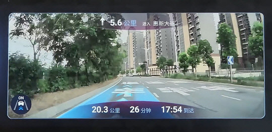 중국 체리자동차 아리조 8 차량에 탑재된 증강현실(AR) 내비게이션 솔루션 모습. 팅크웨어 제공